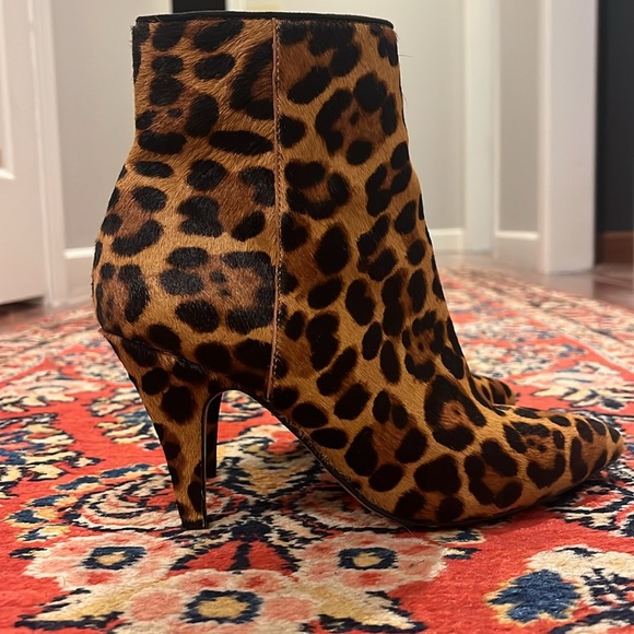 VINCE CAMUTO animal print boot size 6.5 EUC - Picture 3 of 3